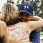 Jordan Spieth hugs his mom womens golf